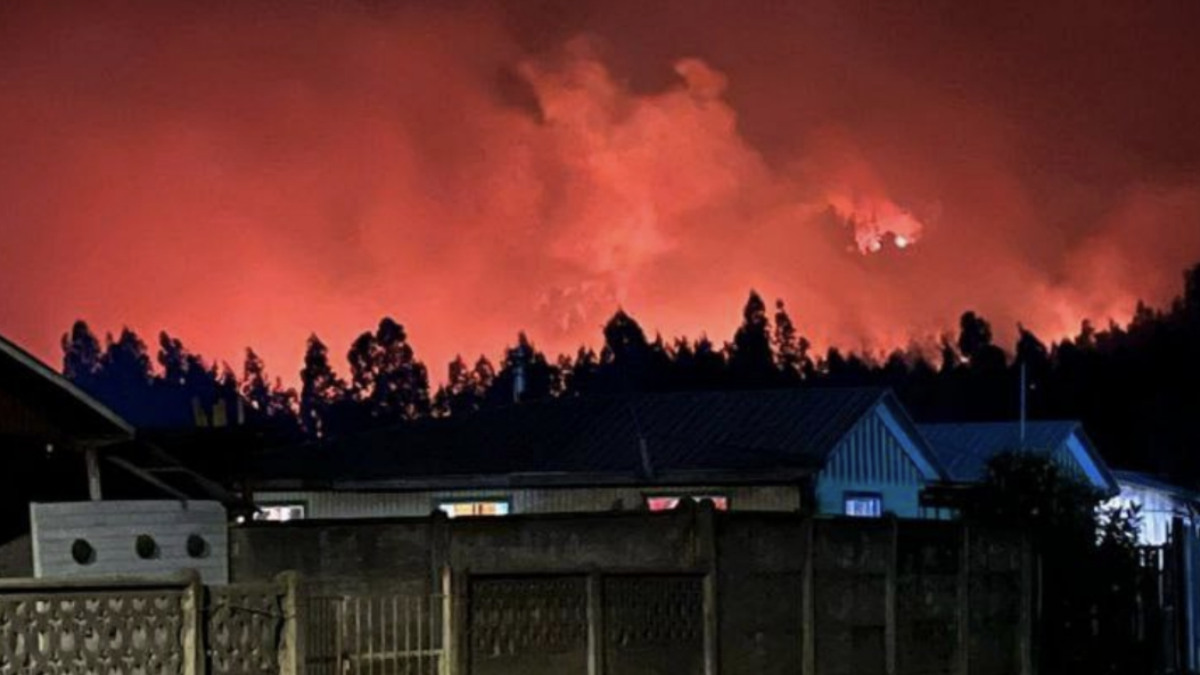 V Čile hasiči bojujú o uhasenie 34 požiarov, ale 27 zostáva mimo kontroly