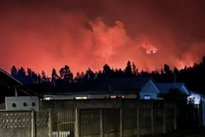 V Čile hasiči bojujú o uhasenie 34 požiarov, ale 27 zostáva mimo kontroly