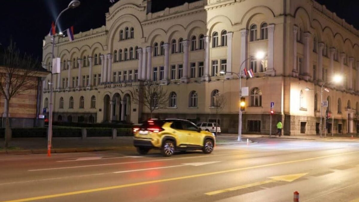 Mestská správa Banja Luka oznámila, že dnes o 19:55 zaznejú letecké sirény pri príležitosti výročia agresie NATO proti Srbsku v roku 1999.