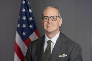 Kto je Michael Anton, hlavný vyjednávač, ktorého vyslal Trump, aby hovoril o mie...