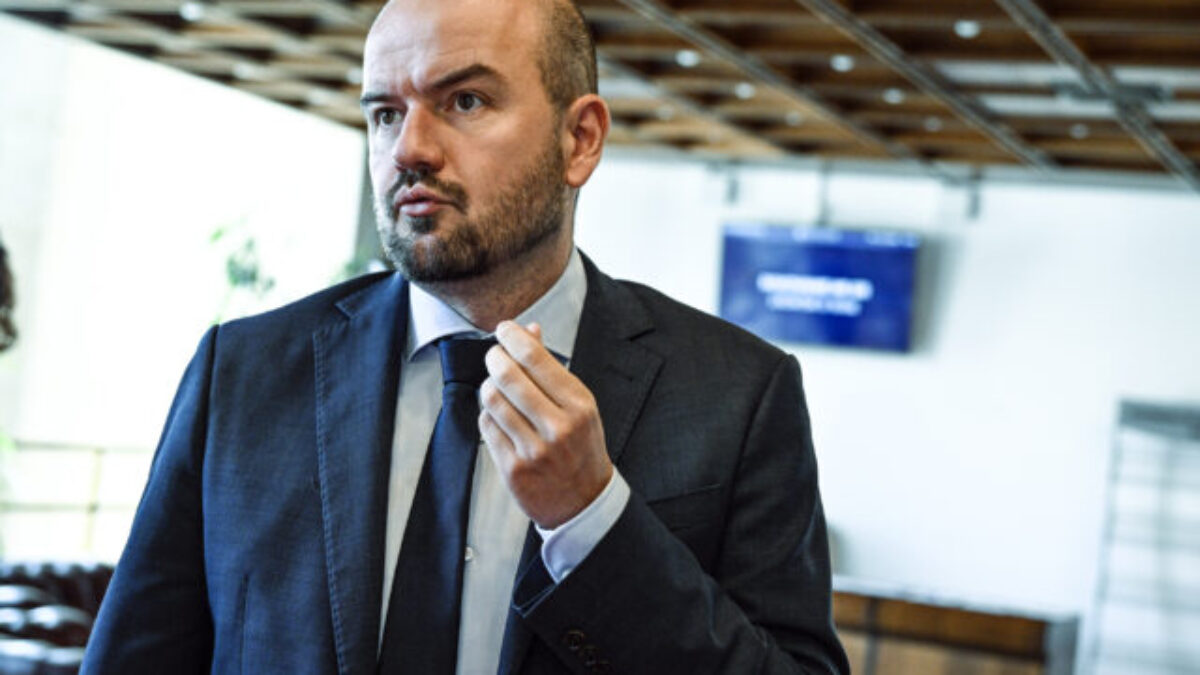 Transakčná daň je nefunkčný experiment, tvrdí poslanec Dubéci