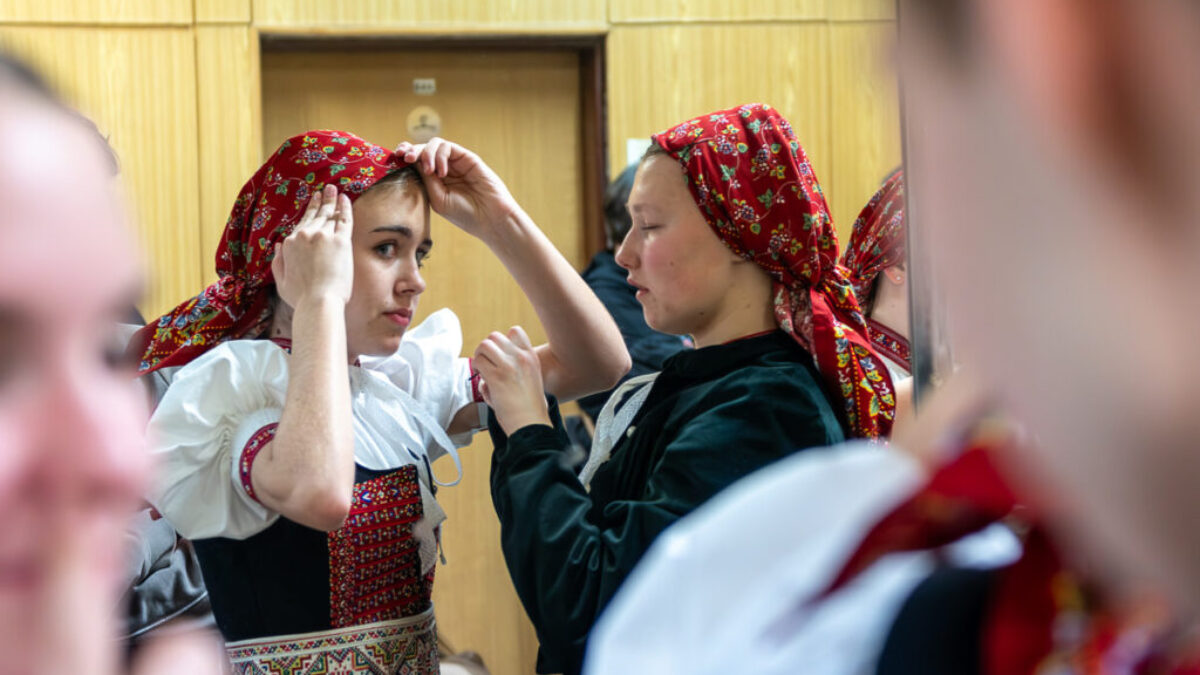 Dúbravka v znamení tanečného folklóru – krajské kolá súťaží Eniki beniki a Šaffova ostroha