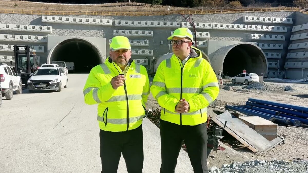 J. RÁŽ: PRÁCE NA VIŠŇOVOM ZRÝCHĽUJÚ