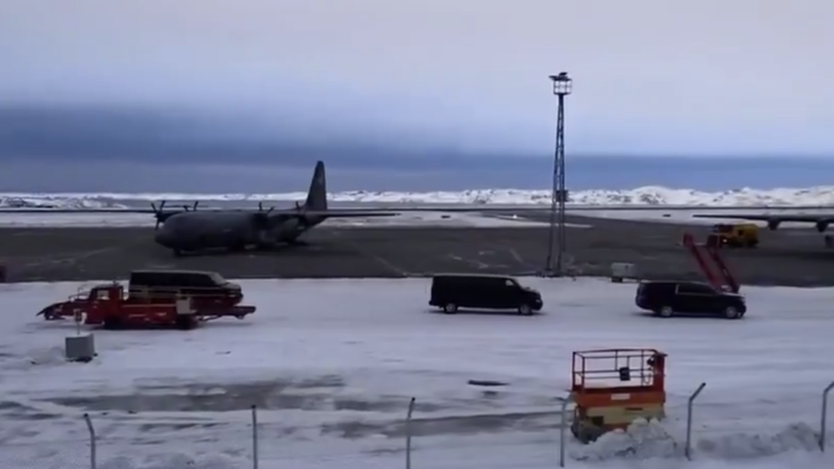 Americké vojenské lietadlá pristávajú v Grónsku