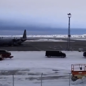 Americké vojenské lietadlá pristávajú v Grónsku