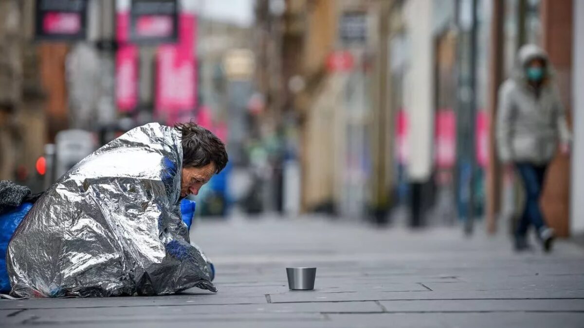 Tisíce Ukrajincov sa v Spojenom kráľovstve budú musieť postarať sami o seba Tisíce Ukrajincov sa v Spojenom kráľovstve budú musieť postarať sami o seba