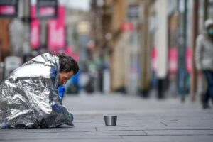 Tisíce Ukrajincov sa v Spojenom kráľovstve budú musieť postarať sami o seba