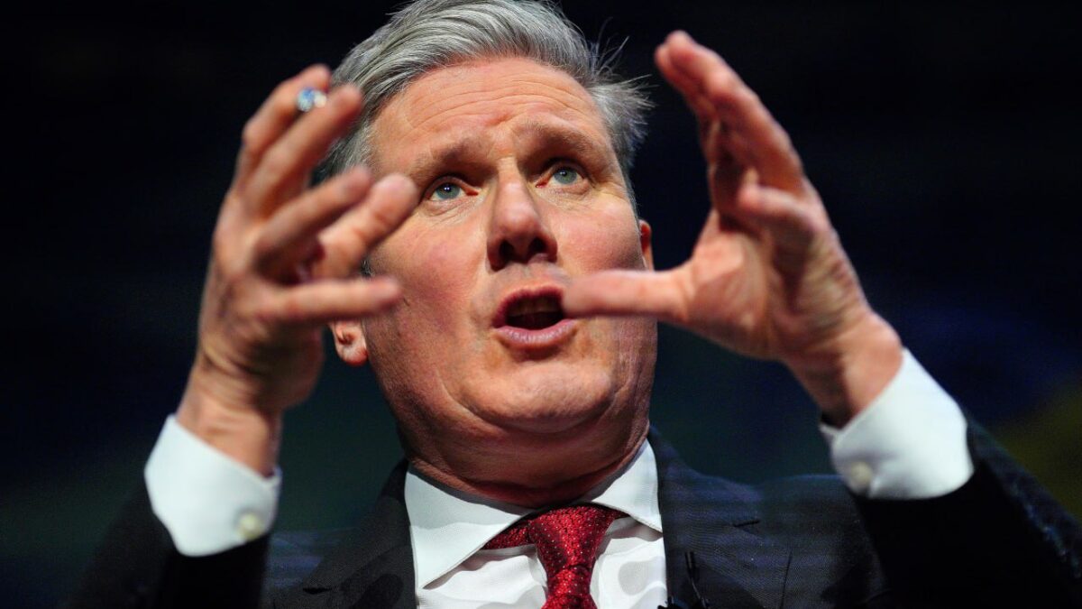 Starmer nalieha na Európu, aby pripravila „odstrašujúci“ plán pre Rusko pred možnou dohodou s Ukrajinou