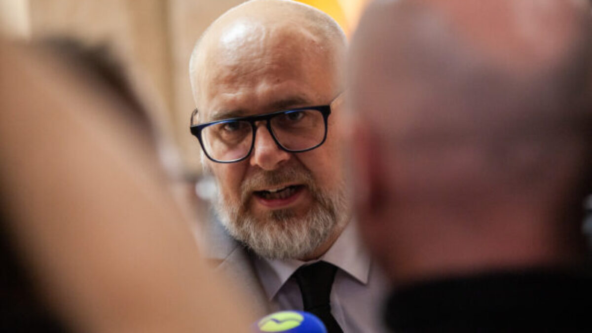 Michal Kaliňák bude novým štátnym tajomníkom ministerstva vnútra, na rezorte investícií ho nahradí Šalitroš Michal Kaliňák bude novým štátnym tajomníkom ministerstva vnútra, na rezorte investícií ho nahradí Šalitroš