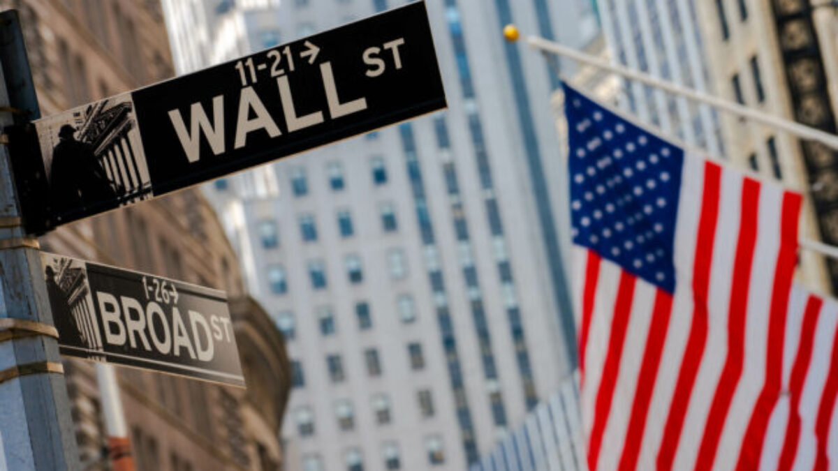 Americké akciové trhy klesli