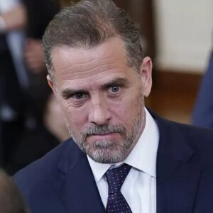 Agent FBI, ktorý odhalil tajomstvá Huntera Bidena, bol zatknutý na letisku JFK