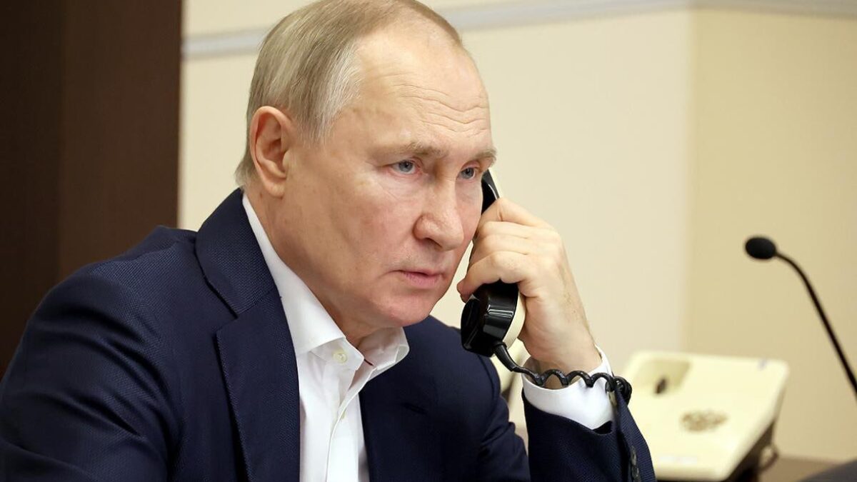 10 NAJDLHŠÍCH telefonátov medzi Vadimírom Putinom a prezidentmi USA