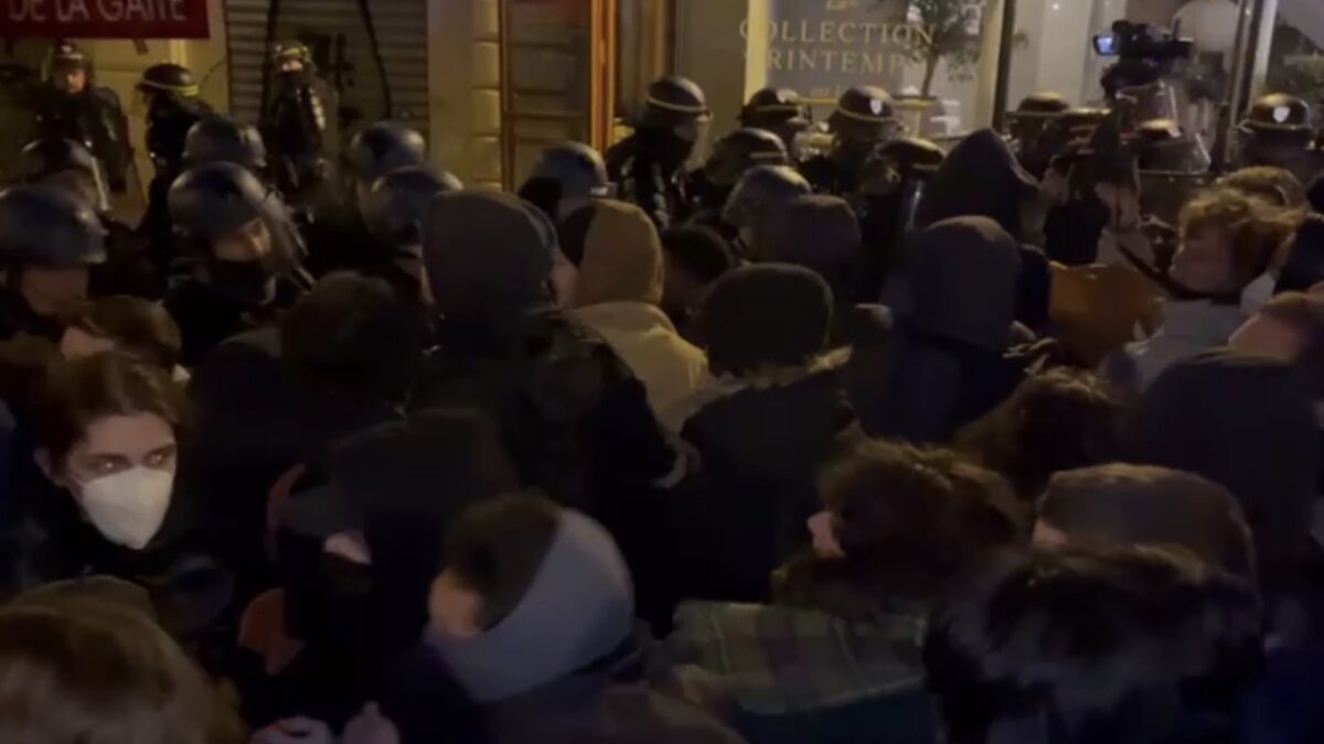 Napätie vo Francúzsku stúpa: Protesty proti migrantom