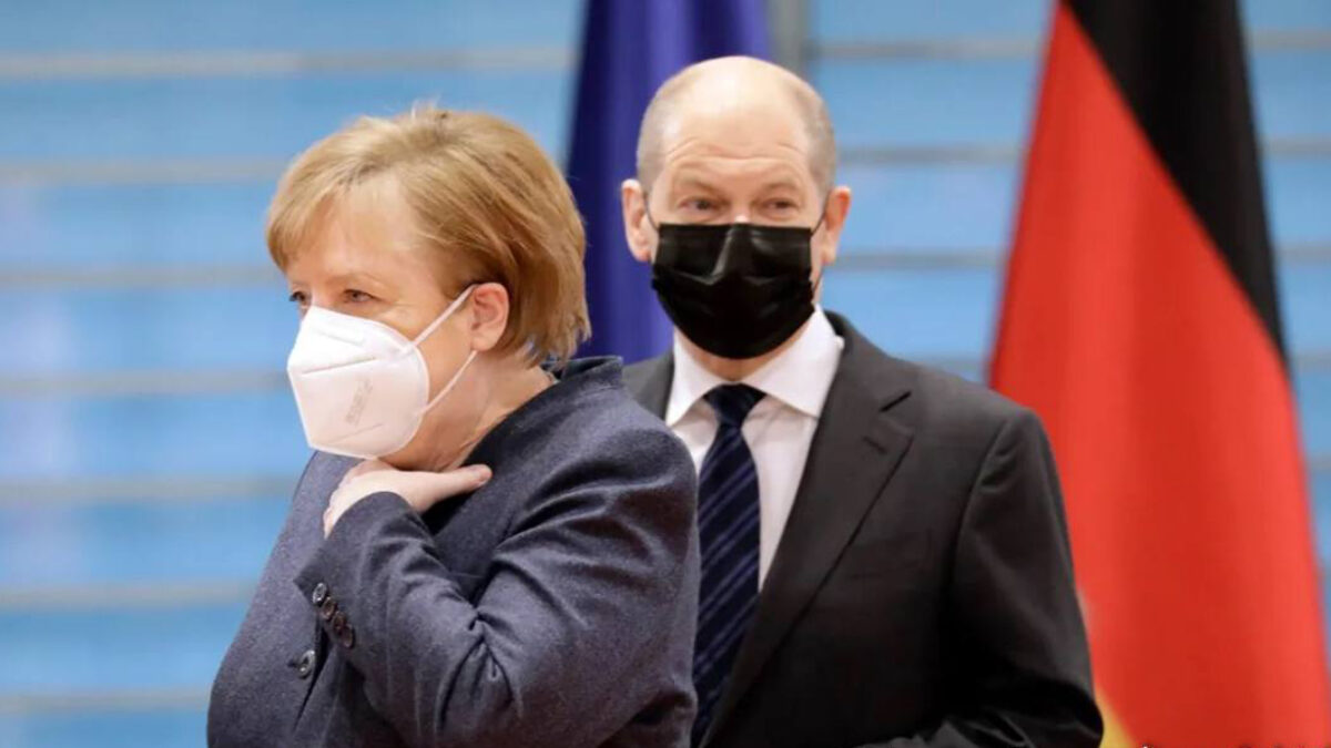 Angela Merkelová a Olaf Scholz nekomentovali správy , že údajne zatajovali verejnosti informácie o pôvode koronavírusu.