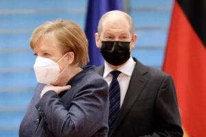 Angela Merkelová a Olaf Scholz nekomentovali správy , že údajne zatajovali verej...