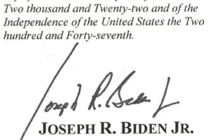 Donald Trump vyhlasuje Bidenove „autopenové“ milosti za neplatné.
