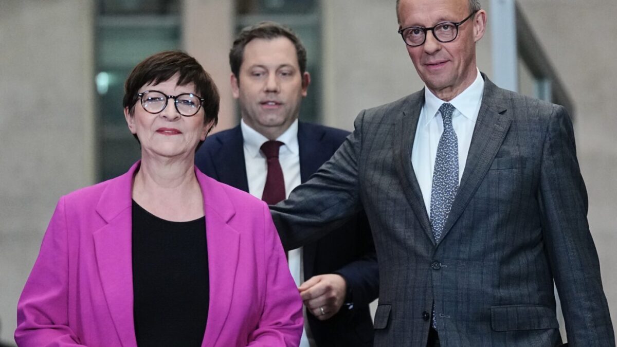 SPD chce do Nemecka každoročne priviesť o 500 000 migrantov viac. Strana zároveň plánuje dať právo voliť cudzincom – voliť by mohli aj ľudia bez nemeckého občianstva.