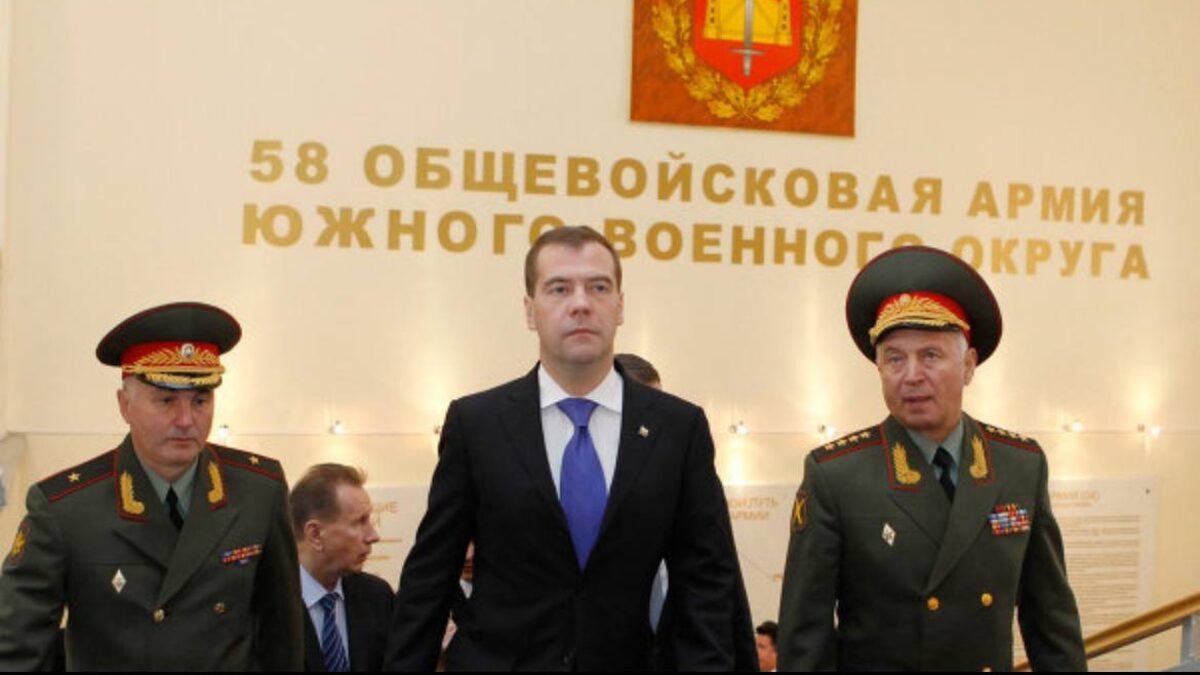 Dmitrij Medvedev obvinil Francúzsko a Britániu z eskalácie konfliktu
