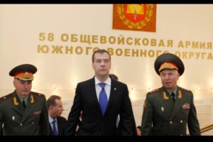 Dmitrij Medvedev obvinil Francúzsko a Britániu z eskalácie konfliktu
