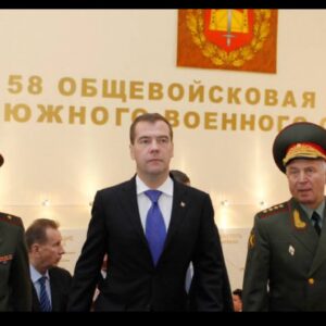 Dmitrij Medvedev obvinil Francúzsko a Britániu z eskalácie konfliktu