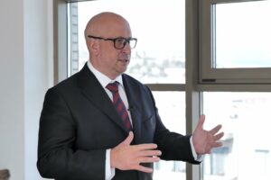 J. RÁŽ: PREDLŽUJEME R1 Z BANSKEJ BYSTRICE