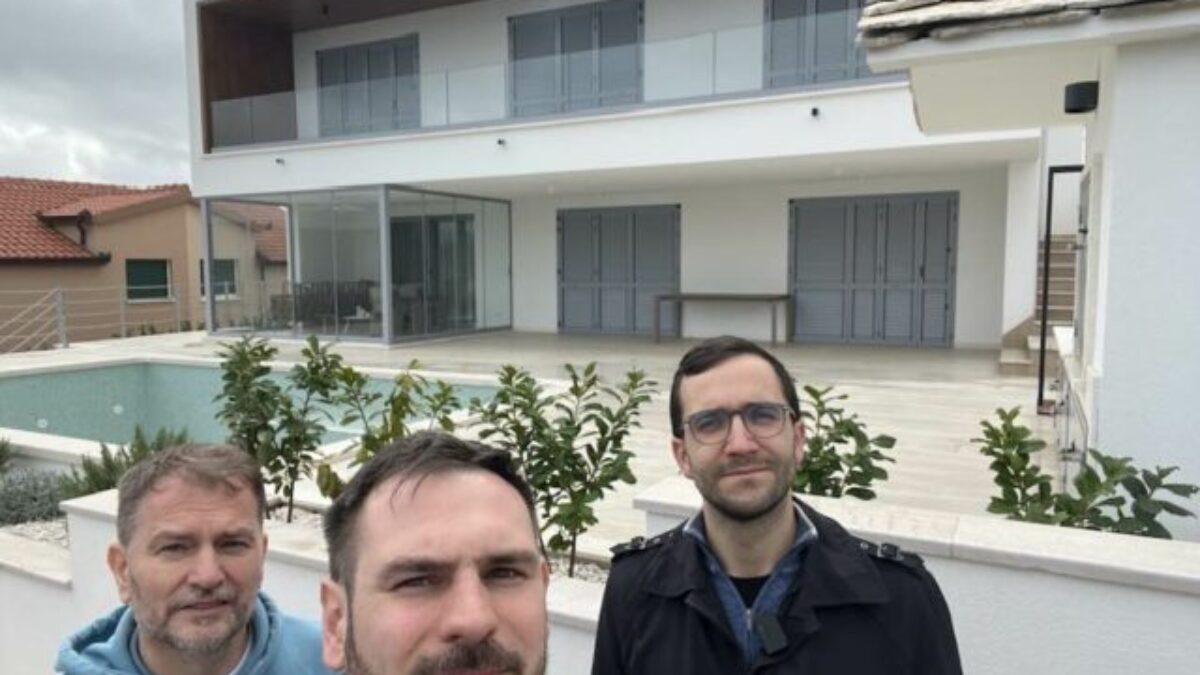 87910 483930759 1297092871905188 6252465337036413362 n 640x420.jpg Matovič tvrdí, že našiel Ficovu vilu v Chorvátsku. Napísaná je na biele kone – VIDEO, FOTO