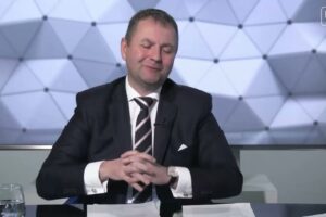 M. KÉRY: DEBATA S NOVINÁRKOU, KTORÁ PRIPOMÍNALA SKÔR HOVORKYŇU OPOZÍCIE