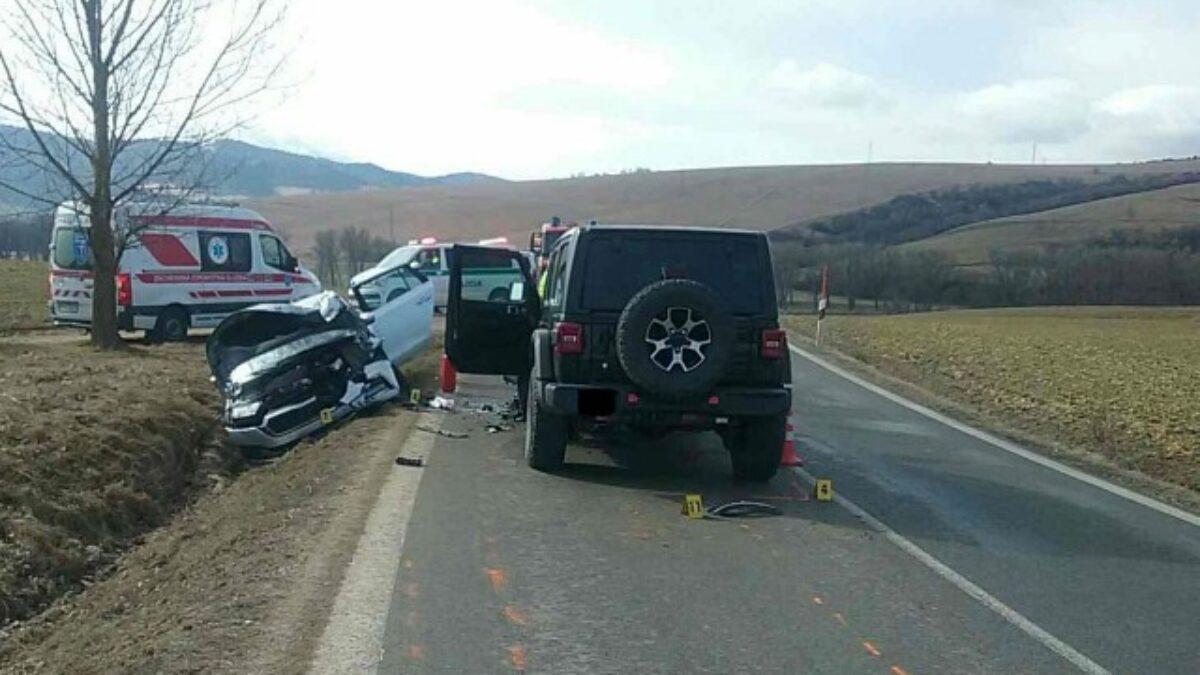 V okrese Stará Ľubovňa došlo k nehode dvoch áut. Zasahovali hasiči, polícia aj záchranári – FOTO