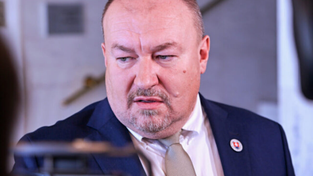 Huliak kritizoval postoj Danka k transakčnej dani, podľa neho sú jeho výhrady len detinské gesto