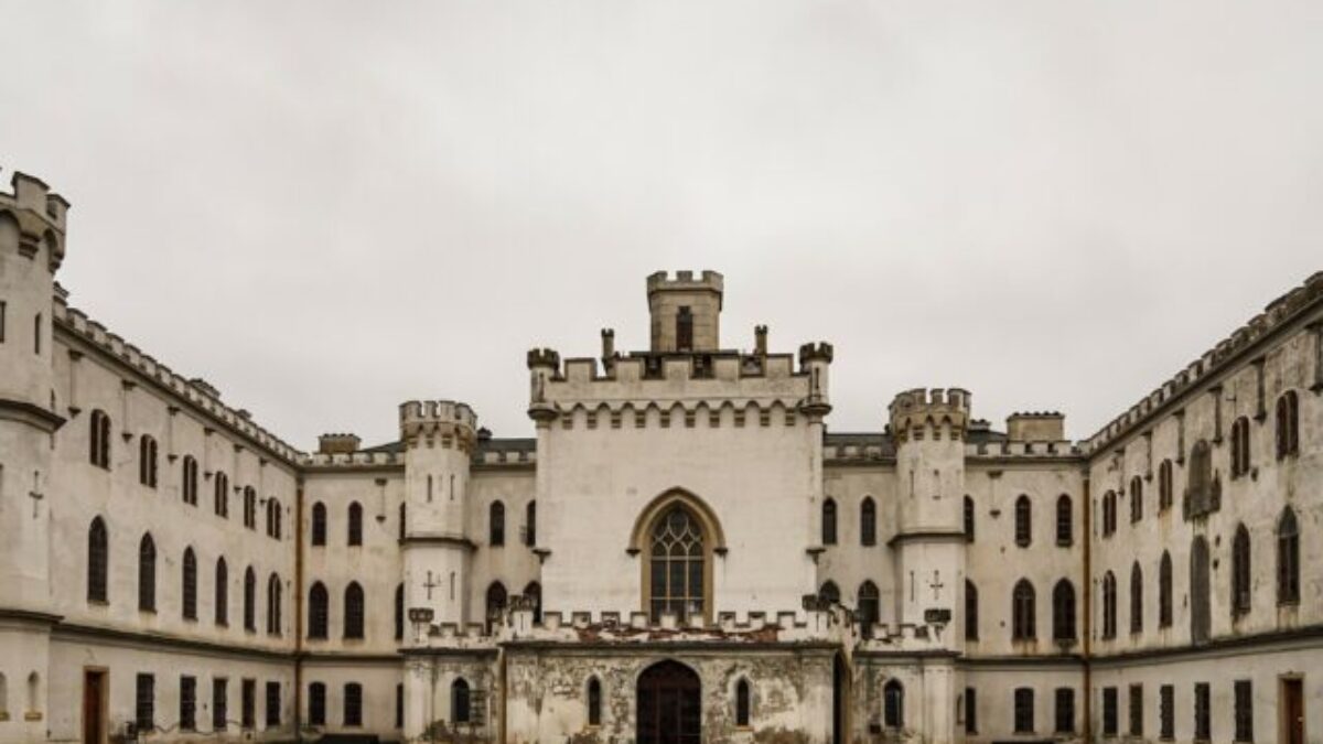 Pri rekonštrukcii kaštieľa v Rusovciach objavili unikátny archeologický nález