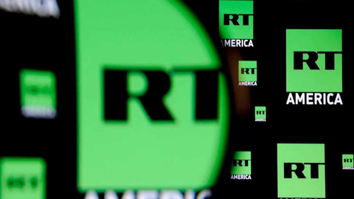 Je čas, aby Trump zrušil Bidenove sankcie na RT