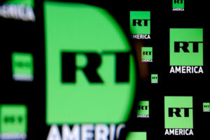 Je čas, aby Trump zrušil Bidenove sankcie na RT