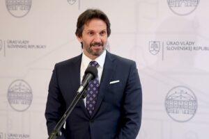 JEDEN NÁZOR, JEDNA PRAVDA, KTO POVIE NIE, TOHO SA POKÚSIME ZNIČIŤ – TO JE...