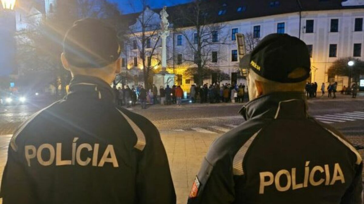 Policajti budú zabezpečovať pokojný priebeh protestov po celom Slovensku, prijali viaceré opatrenia