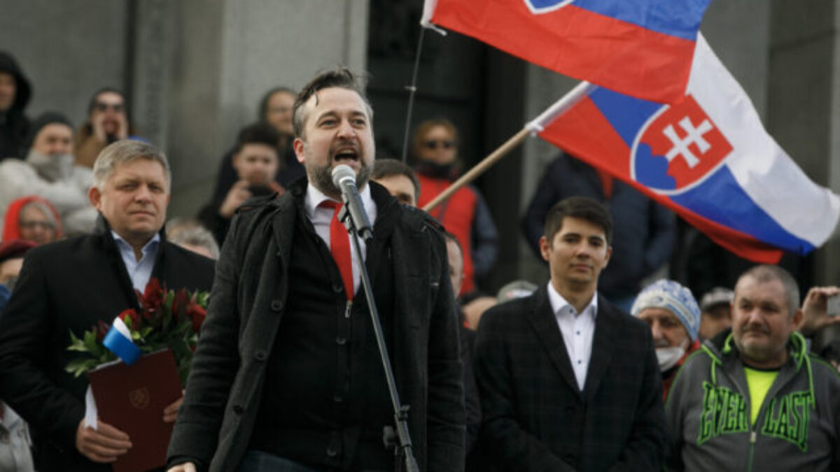 Europoslanci Blaha a Kaliňák svojimi vyjadreniami nepomáhajú Ficovi, myslí si Pellegrini