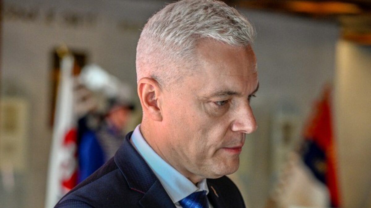 Ferenčák má byť obvinený z korupcie, tvrdia Demokrati, no ten o ničom nevie. A čo minister vnútra?