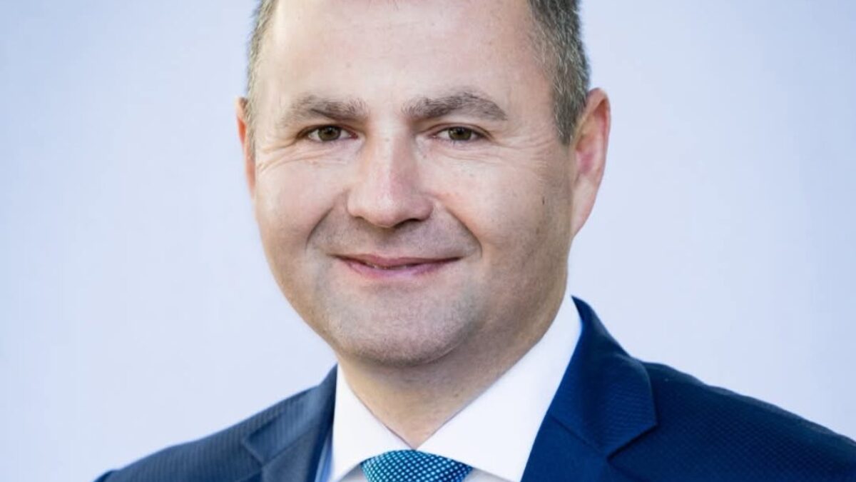 Marián Kéry- poslanec NR SR: Ako Zelenský nič nepochopil, Američania upustili od lži a Rastislav Kačer potvrdil povesť bezcharakterného hulváta a grobiana