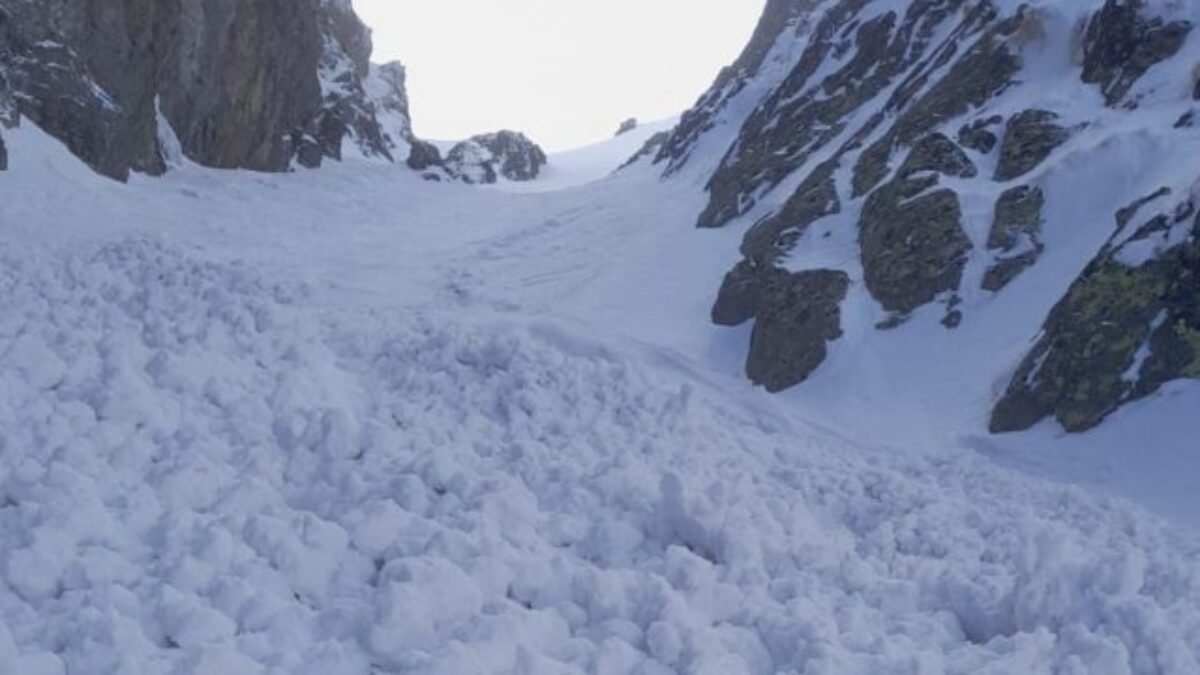 Opätovné sneženie môže spôsobiť problémy, v pohoriach platí druhý stupeň lavínového nebezpečenstva