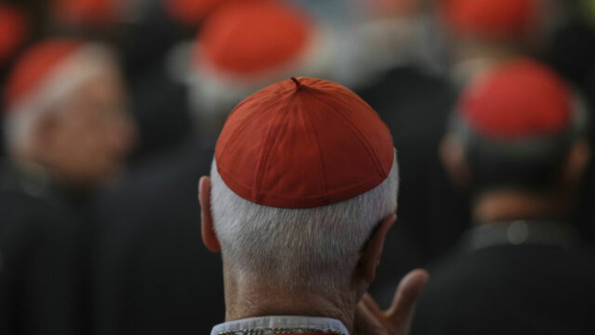 Medzi turistami a pútnikmi v Ríme sa ozýva aj slovenčina. Spišiaci dúfajú, že uvidia biely dym – VIDEO, FOTO