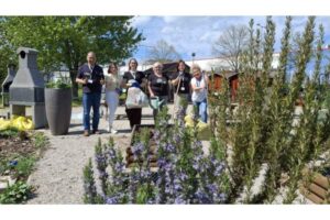 Dobrovoľníci z Tesca odľahčili prírodu o dve tony odpadkov