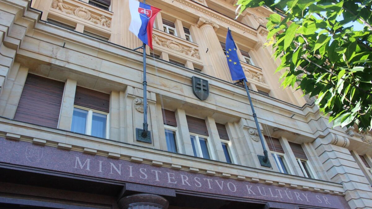 Ministerstvo kultúry zdôrazňuje, že Fond na podporu umenia funguje a rovnako tak podpora tradičnej kultúry