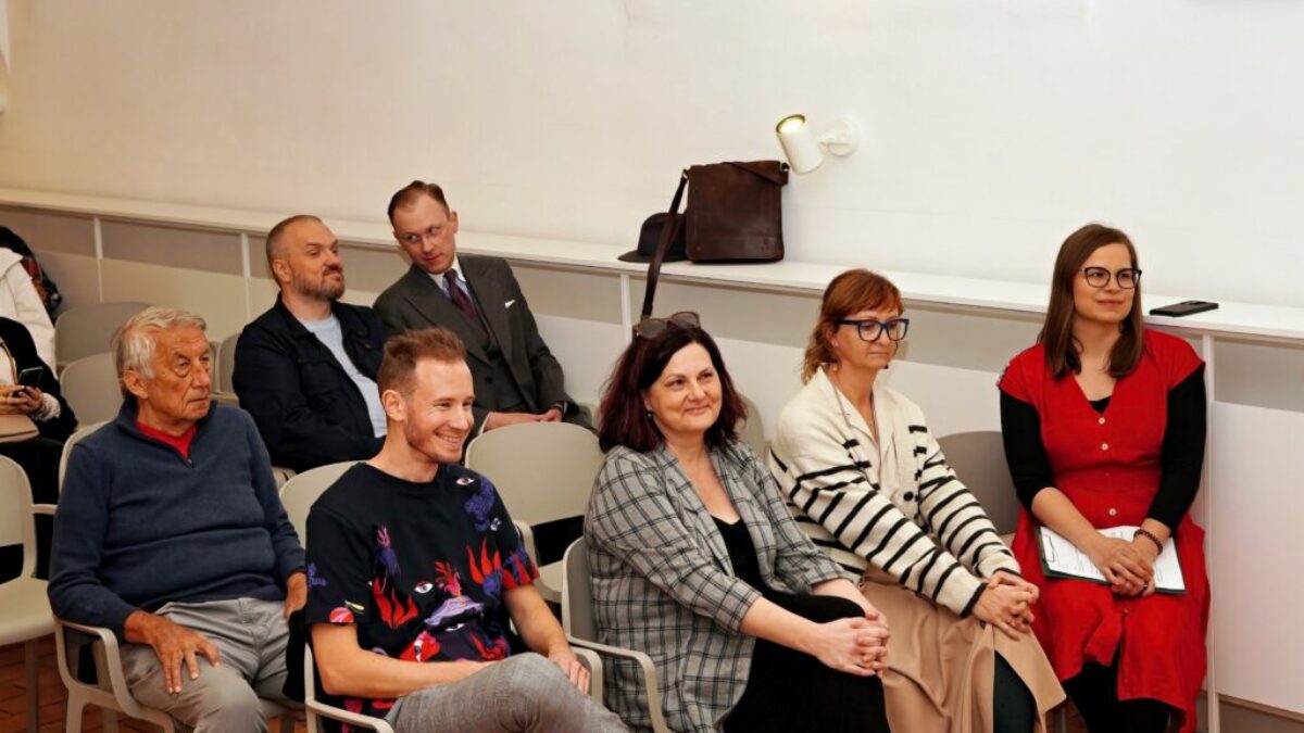 Vernisáž výstavy Evy Ježíškovej Láskovej a Mareka Antoniaciho: Medzi stenami, Kaštieľ Modra, 1. 4. 2025 Vernisáž výstavy Evy Ježíškovej Láskovej a Mareka Antoniaciho: Medzi stenami, Kaštieľ Modra, 1. 4. 2025