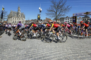 Dvaja cyklisti zomreli počas amatérskych pretekov pred podujatím Okolo Flámska