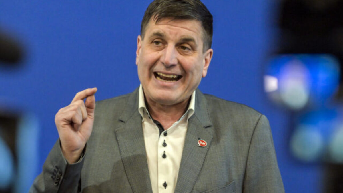 Je potrebné si uvedomiť, že USA sú rival, možno aj nepriateľ EÚ, vyhlásil europoslanec Ondruš Je potrebné si uvedomiť, že USA sú rival, možno aj nepriateľ EÚ, vyhlásil europoslanec Ondruš