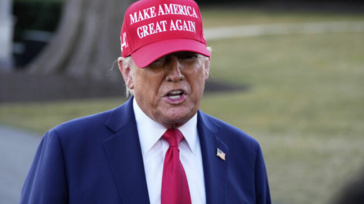 Trumpove clá zasiahnu obchod s replikami futbalových dresov. Koľko si fanúšikovia priplatia?