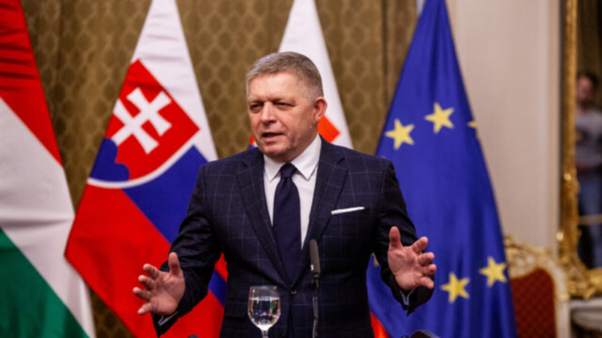 Za článkom Politico je novinár Tom Nicholson, vyhlásil premiér Fico