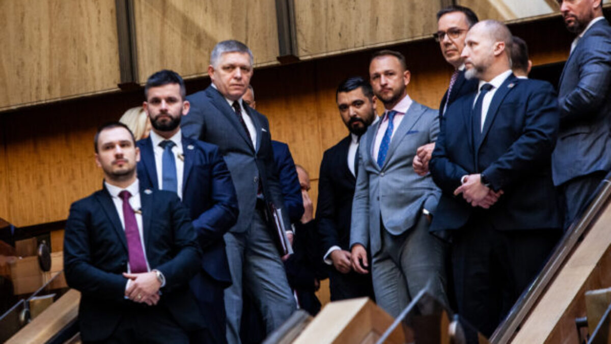 Vládna koalícia chce uznesením upraviť verejné zhromaždenia, Gašpar varuje pred ich politickým zneužívaním