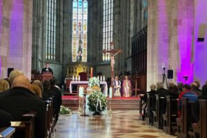 Slovensko sa lúčilo s legendárnym hercom Štefanom Kvietikom – VIDEO