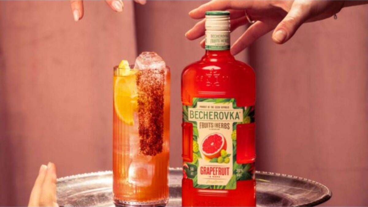 Grapefruit & Hops – Becherovka rozširuje ponuku likérov o novinku s príchuťou grepu a chmeľu