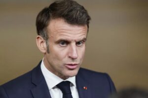 Macron hrozí Ázii príchodom NATO